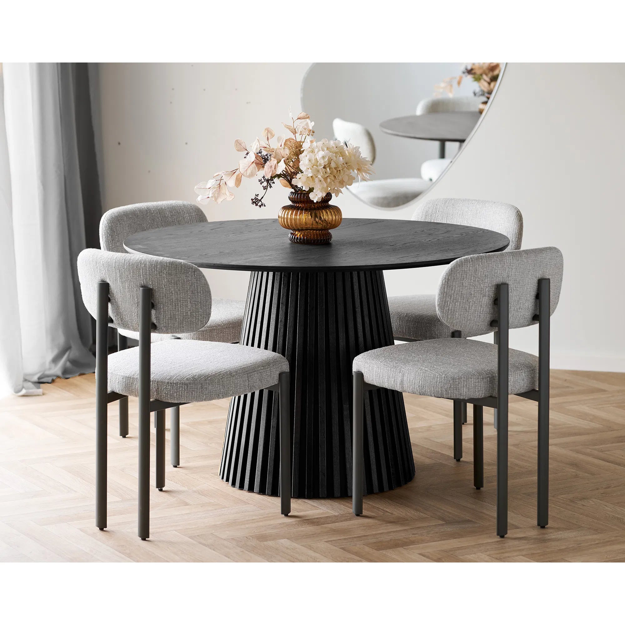 Royan Dining Chair – ljusgrå tygstol
