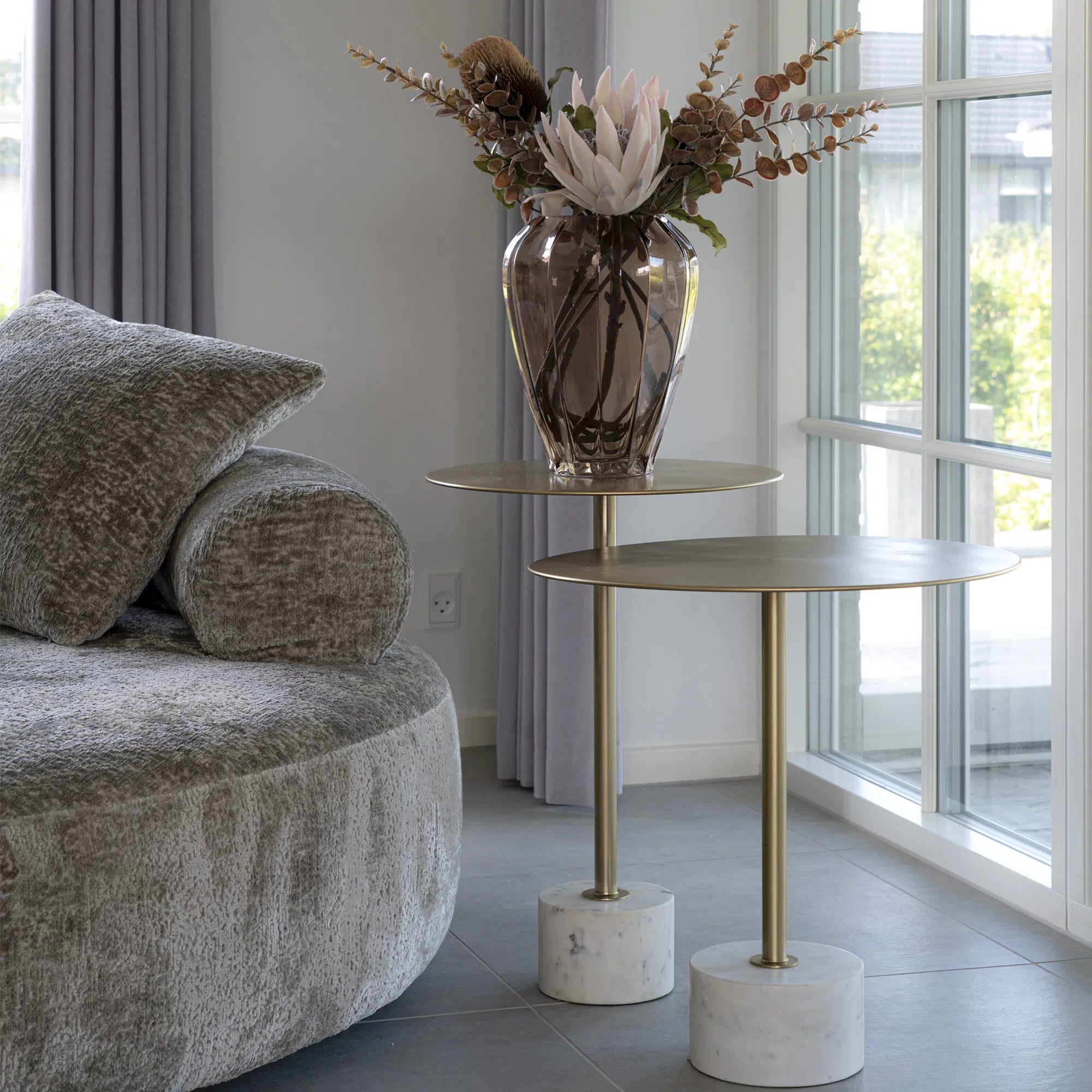 Lecco sidobord – marmor och metall