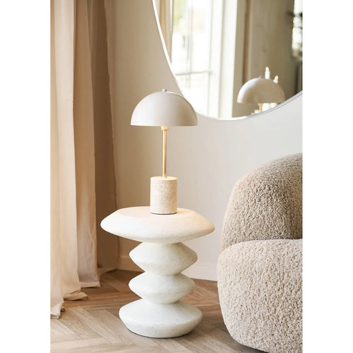 Blackburn – skulpturalt sidobord i vit fiberclay