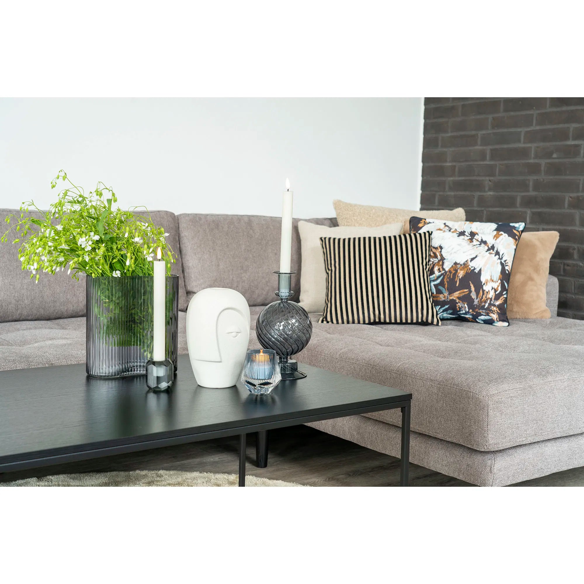 Elysia skulptural vas i keramik – sand