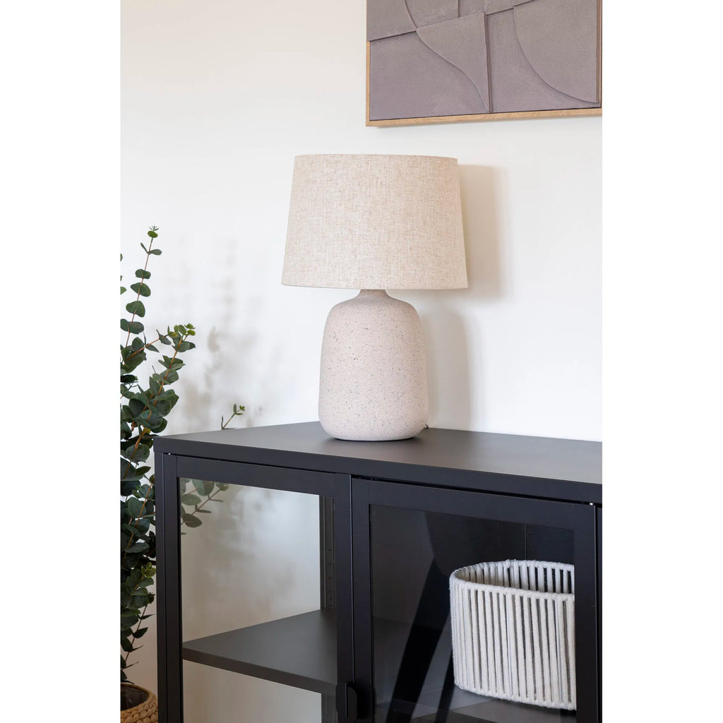 Croft bordslampa – keramisk bordslampa med sandstruktur