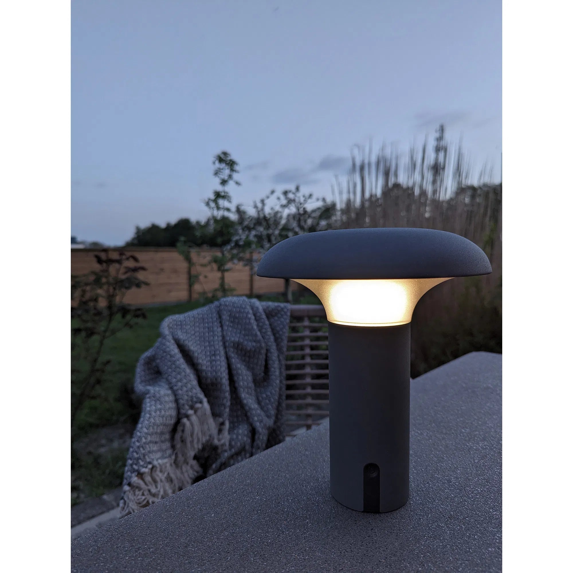 Ramsey LED-lampa – uppladdningsbar bordslampa i matt grått