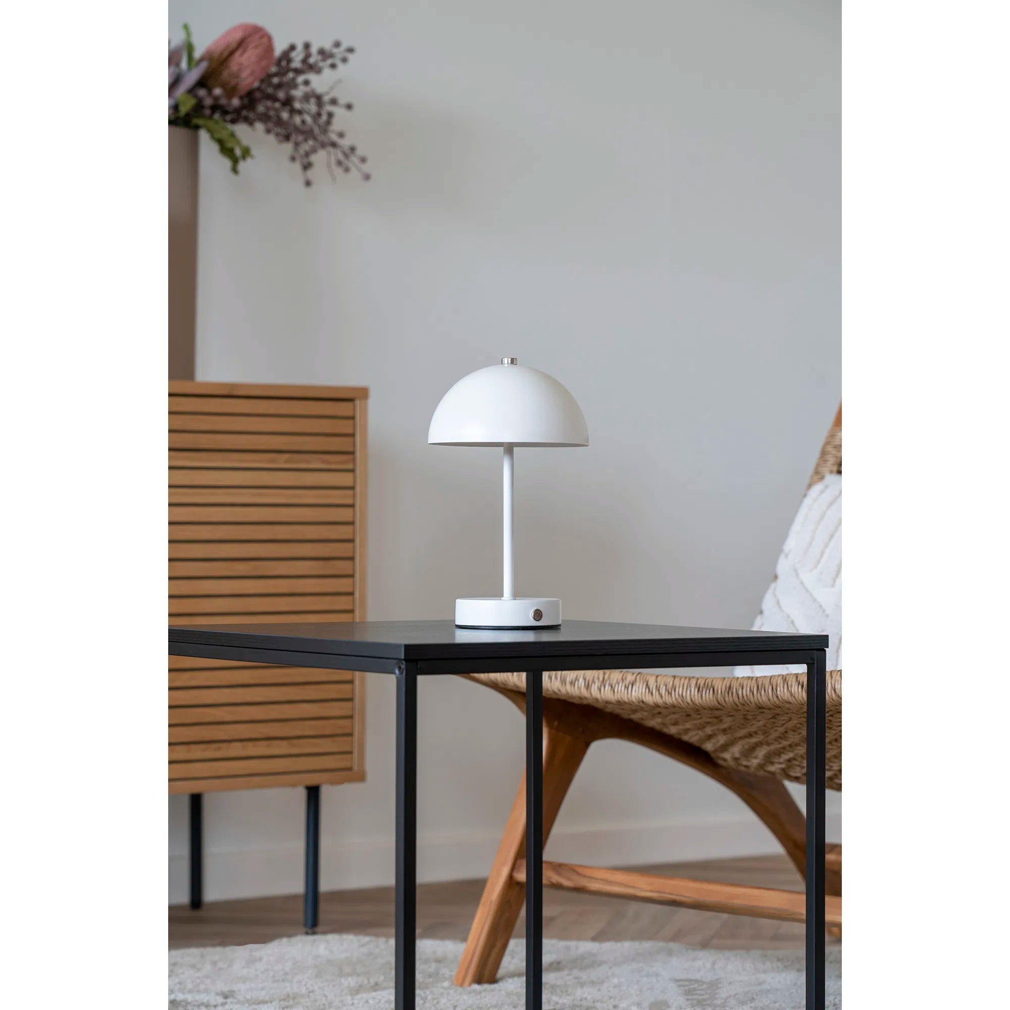 Holt bordslampa – uppladdningsbar LED-lampa i vitt metall