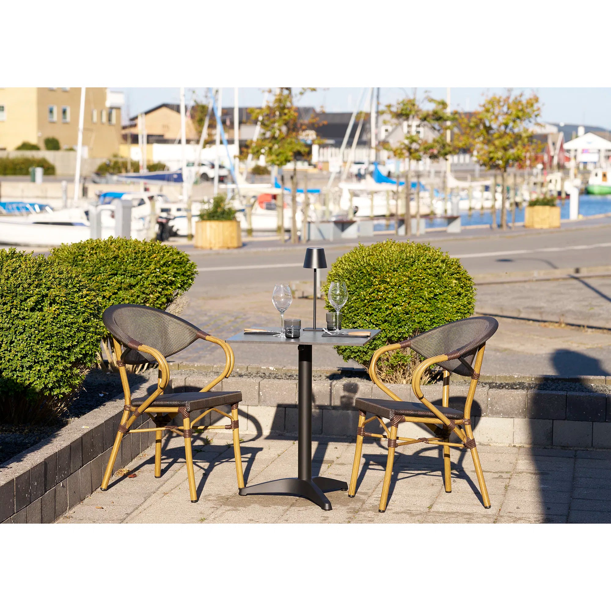 Bradford bordslampa – uppladdningsbar LED-bordslampa i svart metall