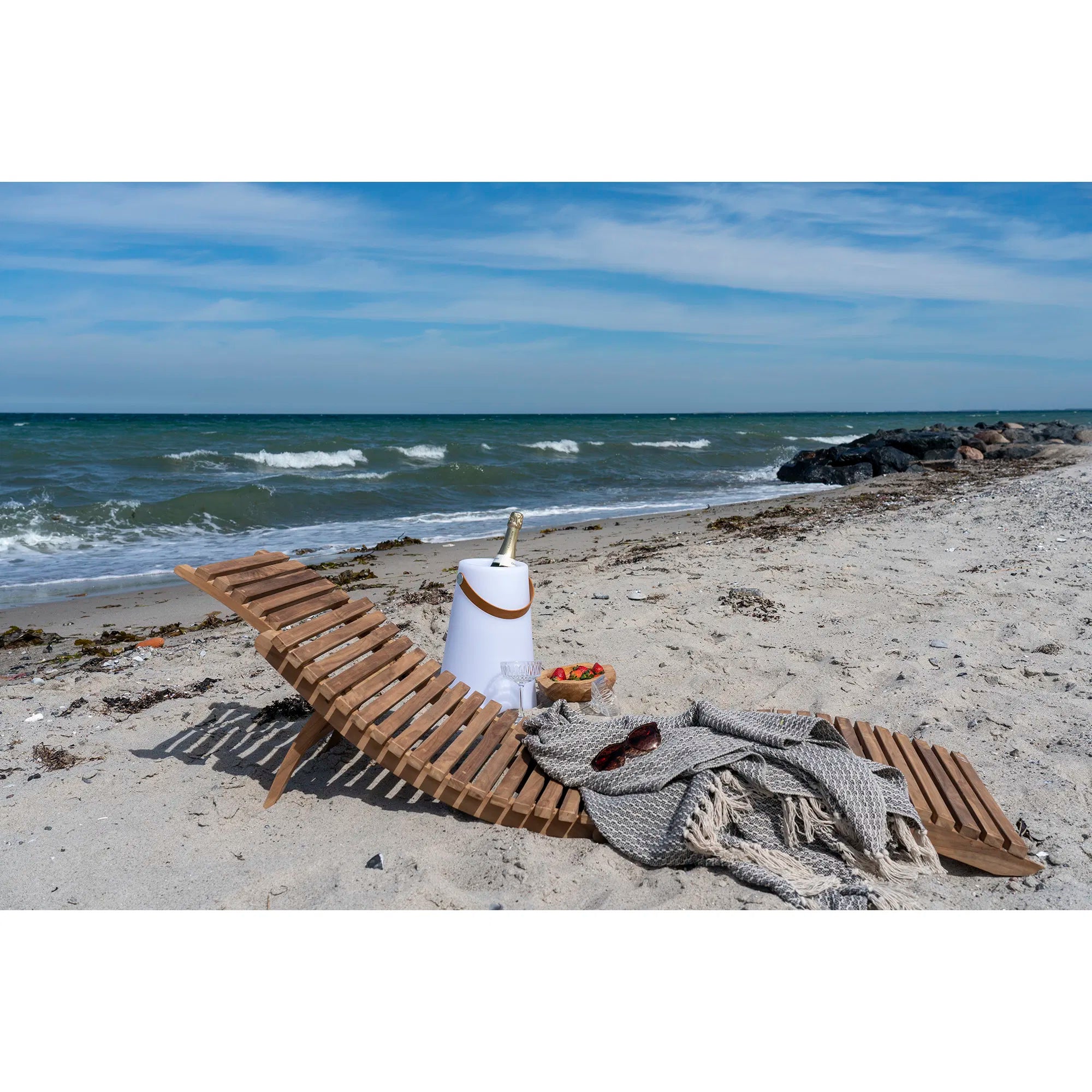 Arrieta solstol – justerbar solsäng i massiv teak