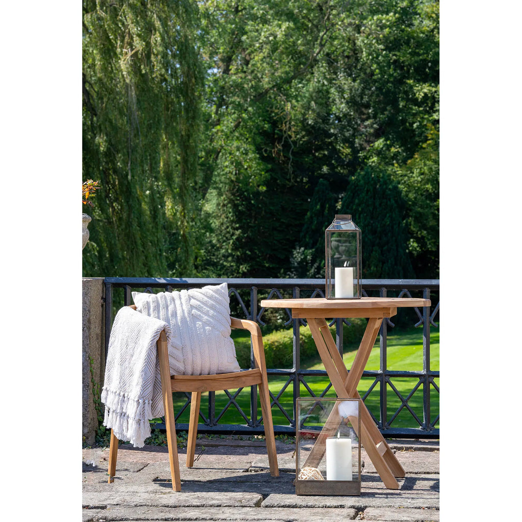 Oviedo sidobord – runt teakbord i tidlös design